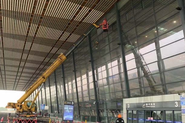 广水玻璃幕墙维护和保养